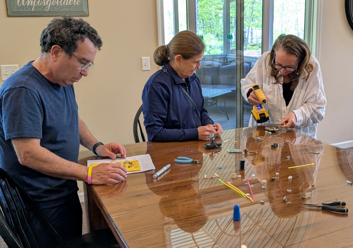 The full group at work in the room